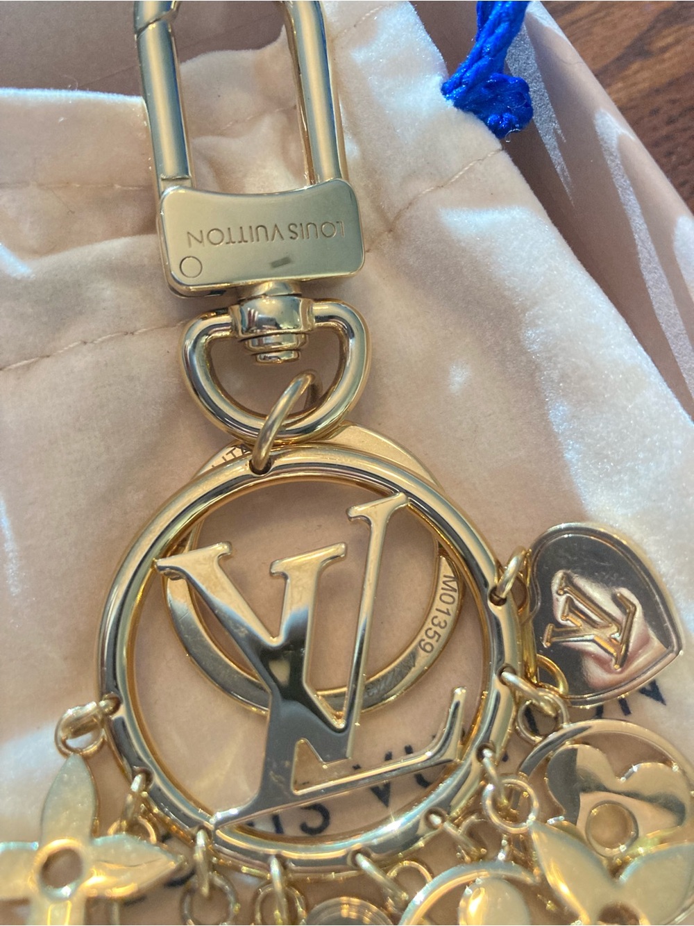 Louis Vuitton Gold Twinkling Circle Keychain RARE - Picture 4 of 6